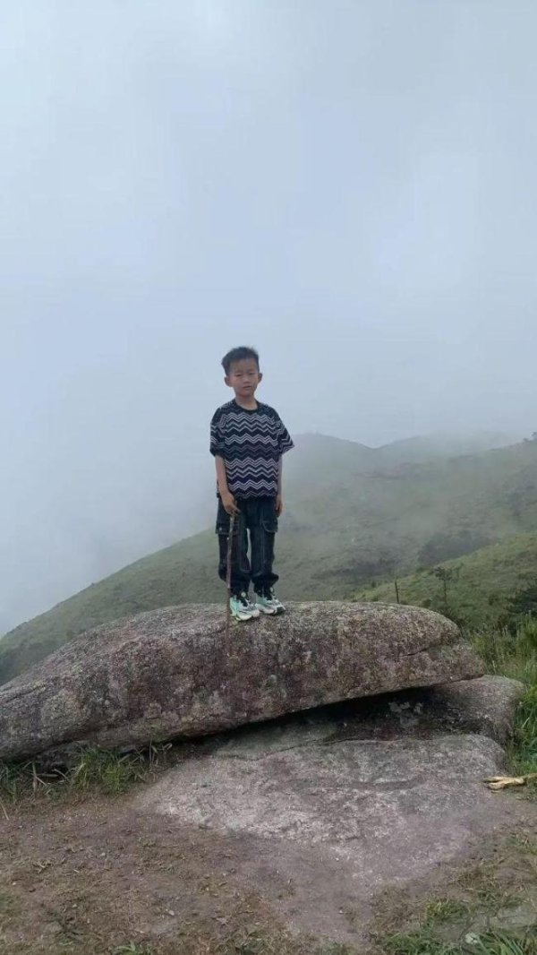 热丰网 福建男童山顶失踪超40小时 多方持续搜救