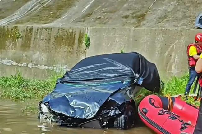 特斯拉坠河司机确认死亡